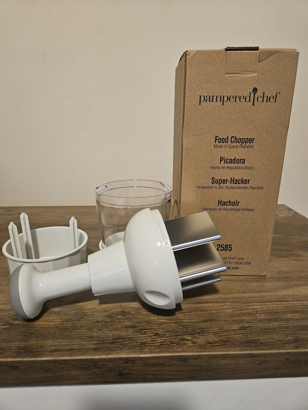 Pampered Chef White Food Chopper - Compact Kitchen Chopper - Picture 2 of 3